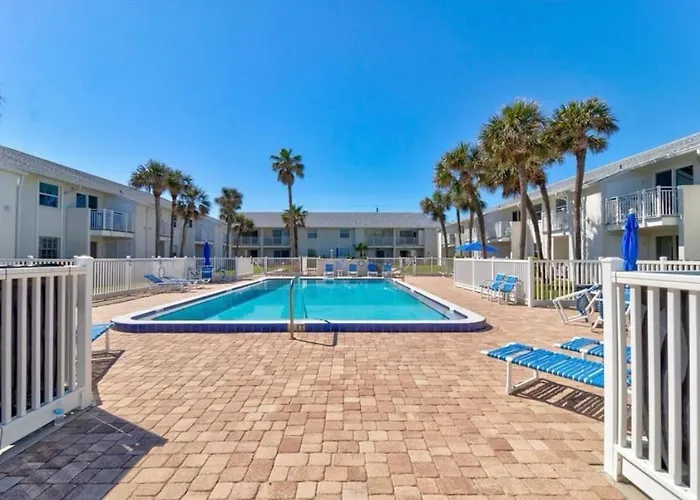 Beachside Serenity Private Balcony With Ocean View, Heated Pool, Bbq, King Bed