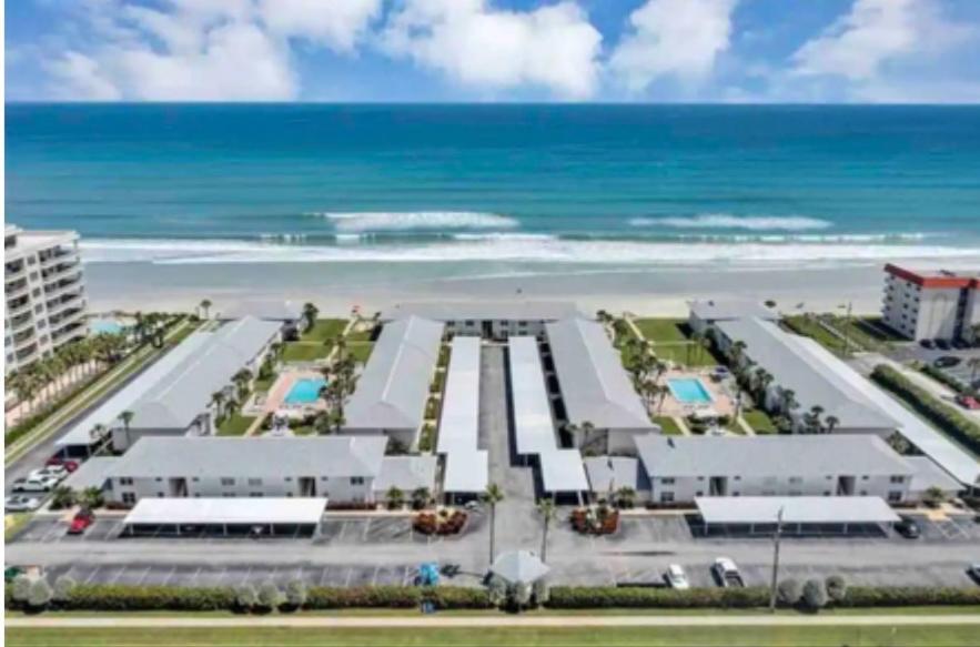 Beachside Serenity Private Balcony With Ocean View, Heated Pool, Bbq, King Bed Appartement